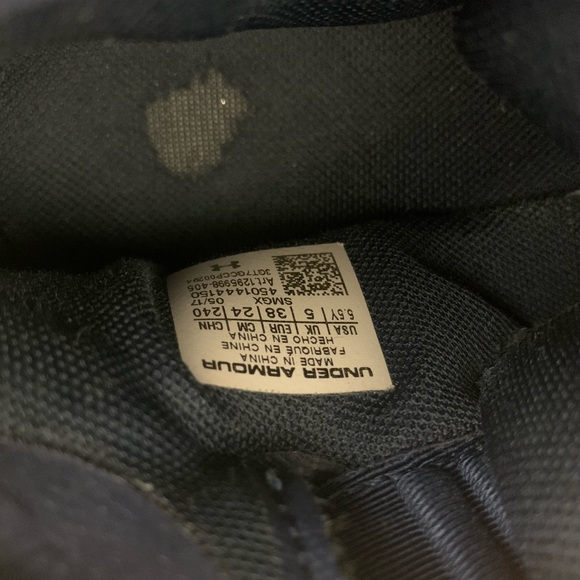 Steph Curry basketball shoes. 5.5Y. - Picture 7 of 7